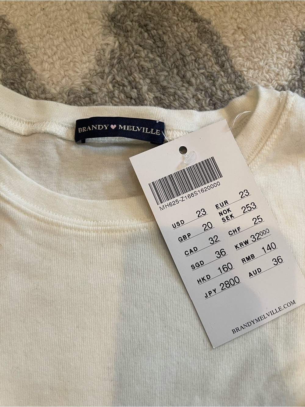Brandy Melville White Long Sleeve Crewneck Tee
